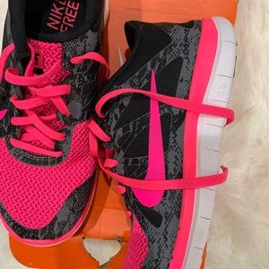 Nike free pink and black size8.5 new in box